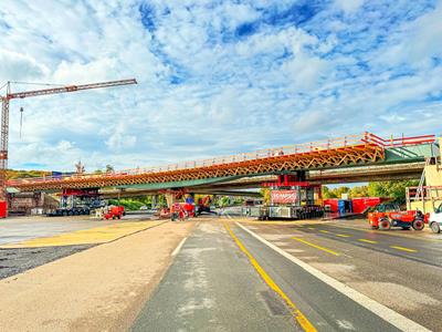 Millimetre work with new 450-tonne bridge